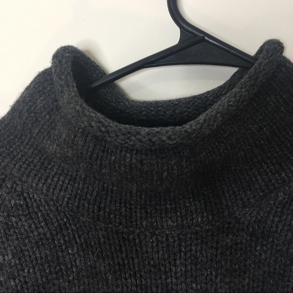 ❄️NEWTON TRADING COMPANY ❄️ Dark GREY SWEATER - Picture 2 of 7